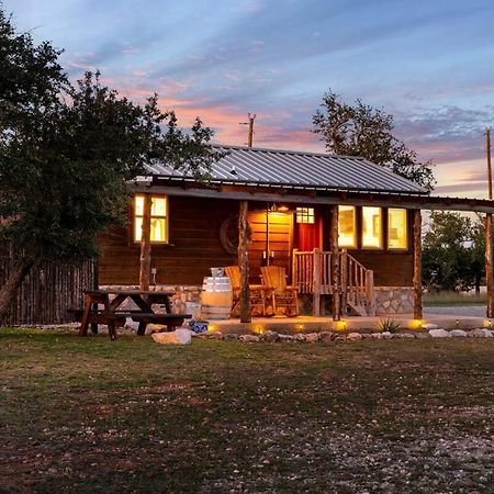 Rockin' R - Rustic Star Cabin Fredericksburg Exterior photo